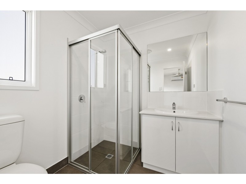 2/94 Sanctuary Drive, Cranley QLD 4350