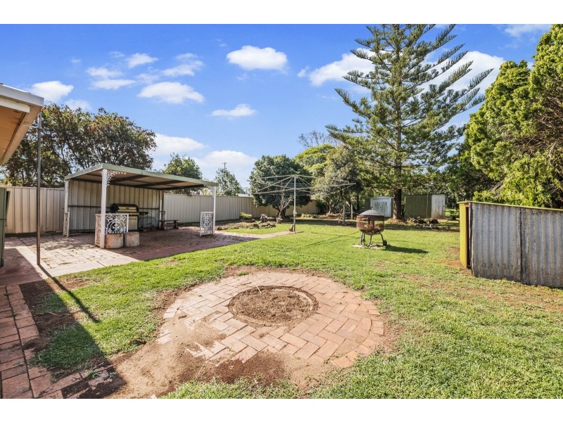 39 Phyllis Street, Harristown QLD 4350