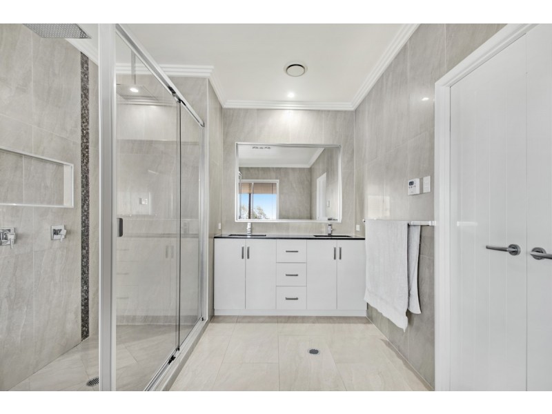 29 Hamblin Court, Mount Rascal QLD 4350