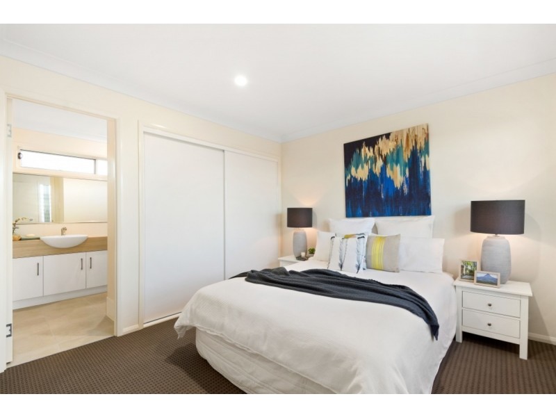 3/8 Brim Street, Newtown QLD 4350