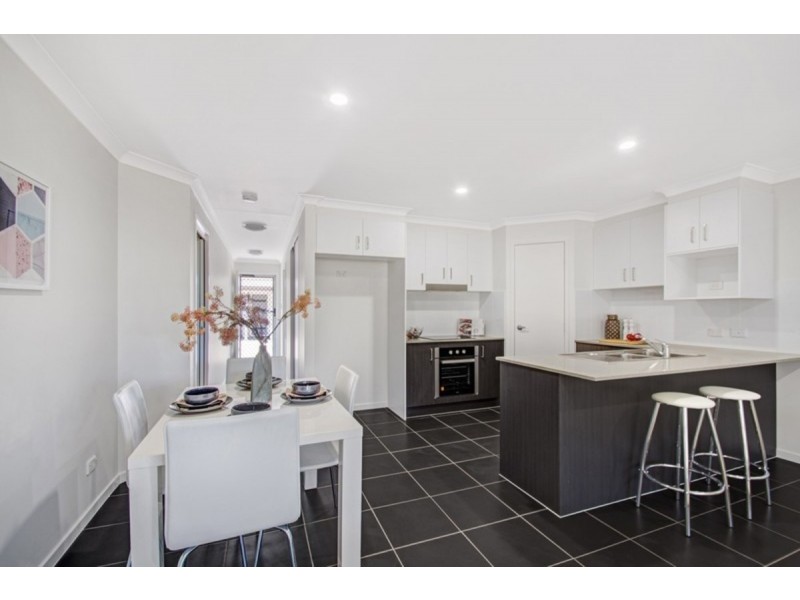 1/8 Glenvale Road, Harristown QLD 4350