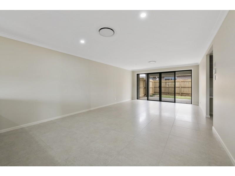2/31 Bootes Street, Kearneys Spring QLD 4350