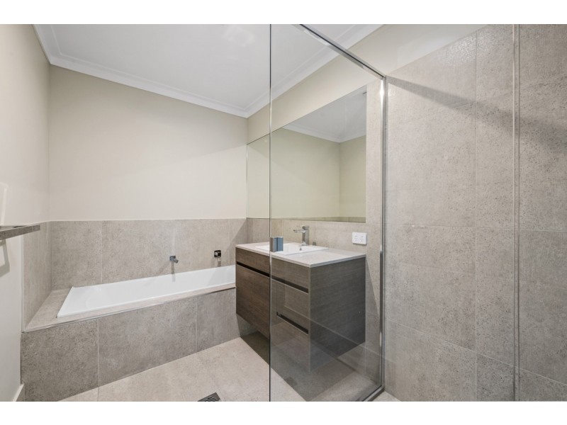 2/31 Bootes Street, Kearneys Spring QLD 4350