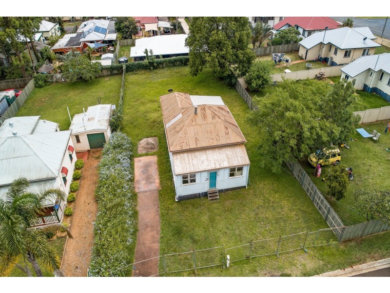 1 McCook Street, South Toowoomba QLD 4350