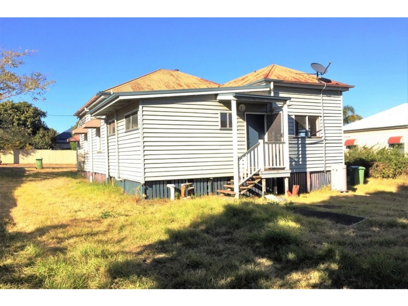 1 McCook Street, South Toowoomba QLD 4350