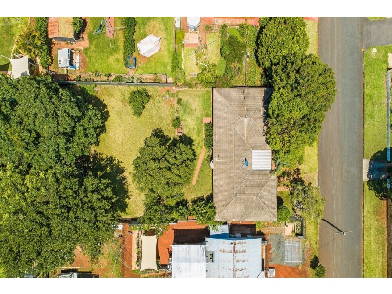 1 Wellsley Street, North Toowoomba QLD 4350