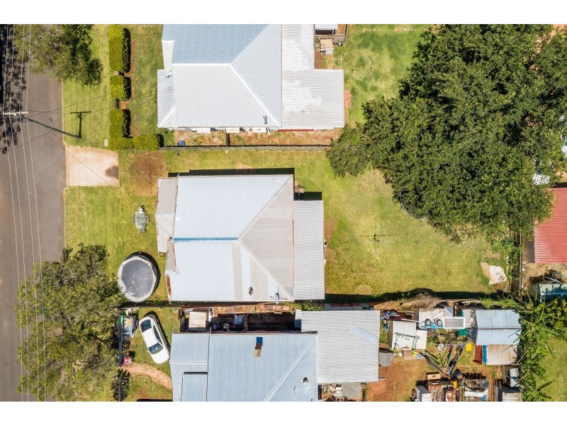 16 Lochel Street, Mount Lofty QLD 4350