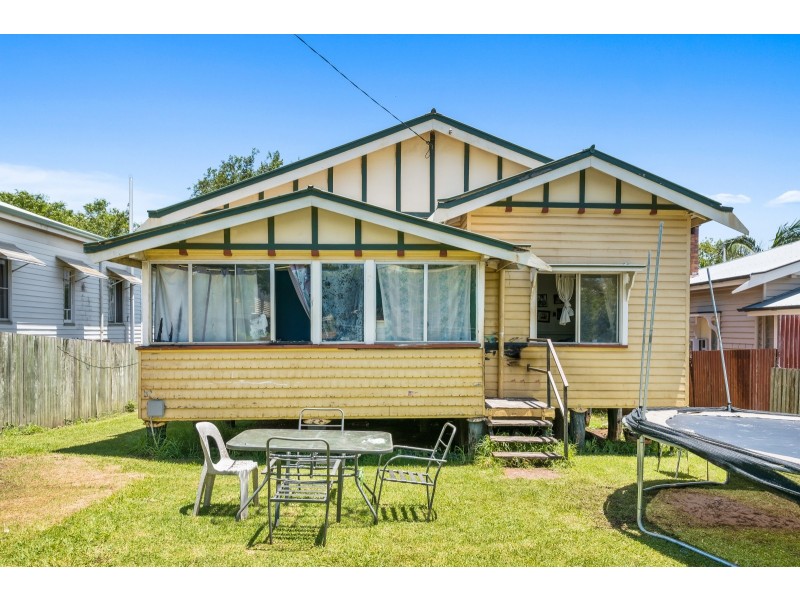 16 Lochel Street, Mount Lofty QLD 4350