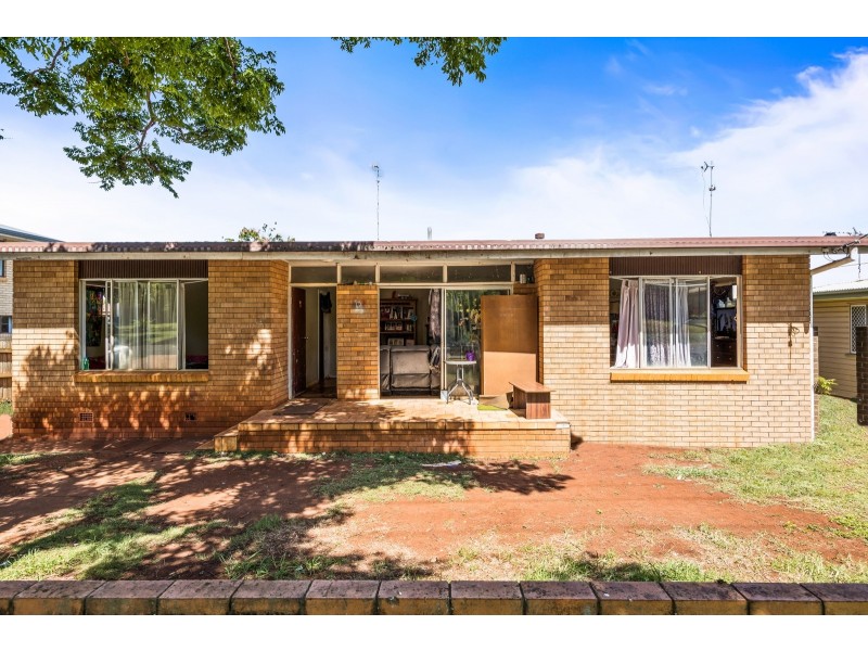 30 Noll Street, Kearneys Spring QLD 4350