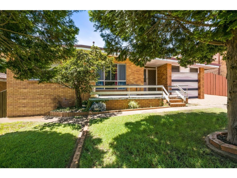39 North Street, Mount Lofty QLD 4350
