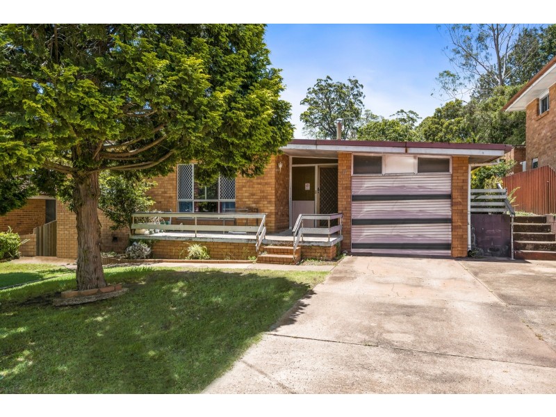 39 North Street, Mount Lofty QLD 4350