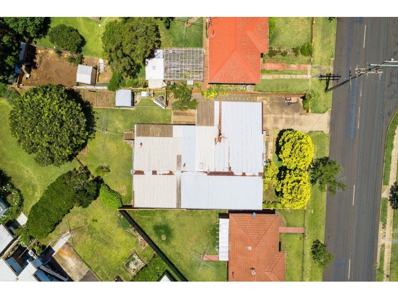 39 North Street, Mount Lofty QLD 4350
