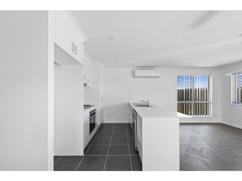 16 McInnes Cresent, Glenvale QLD 4350