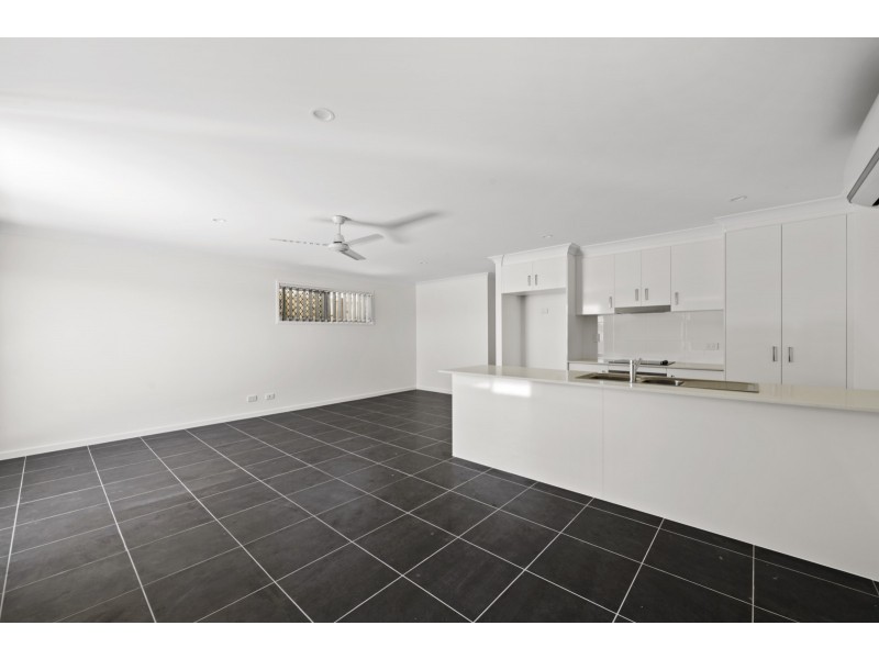 16 McInnes Cresent, Glenvale QLD 4350