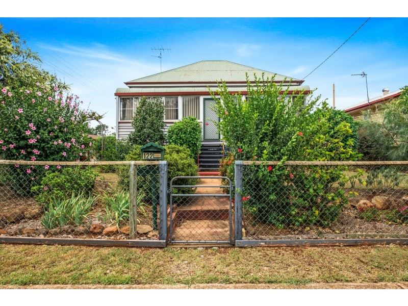 122 Taylor Street, Newtown QLD 4350