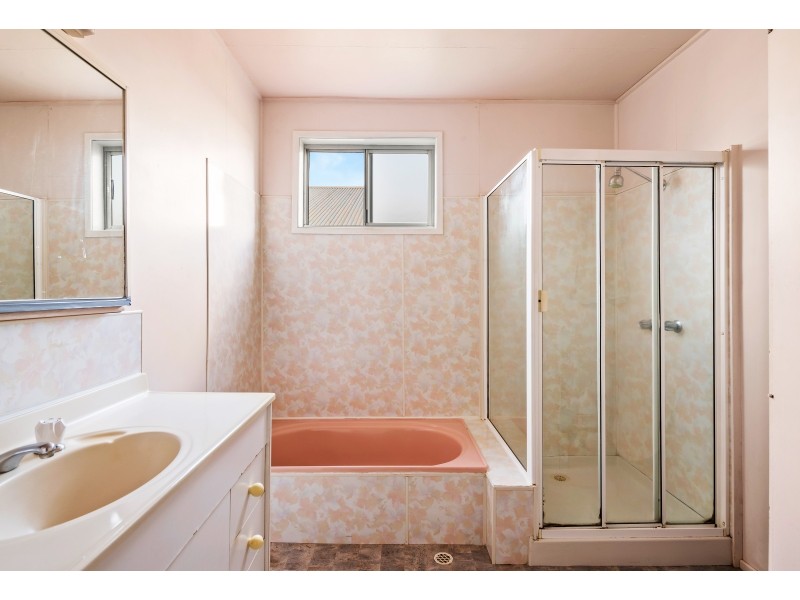 122 Taylor Street, Newtown QLD 4350