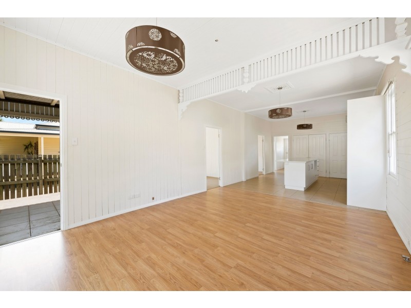 36 Anzac Avenue, Newtown QLD 4350