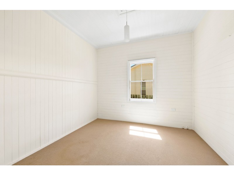 36 Anzac Avenue, Newtown QLD 4350