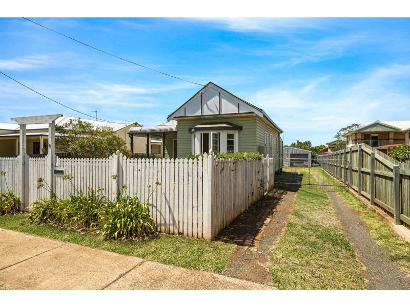 36 Anzac Avenue, Newtown QLD 4350