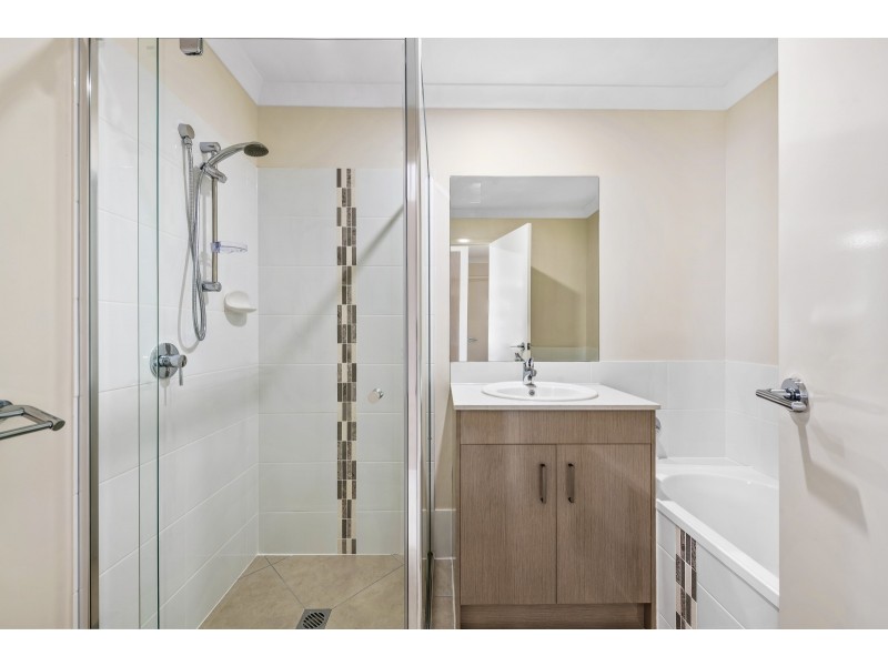 8 McInness Cresent, Glenvale QLD 4350