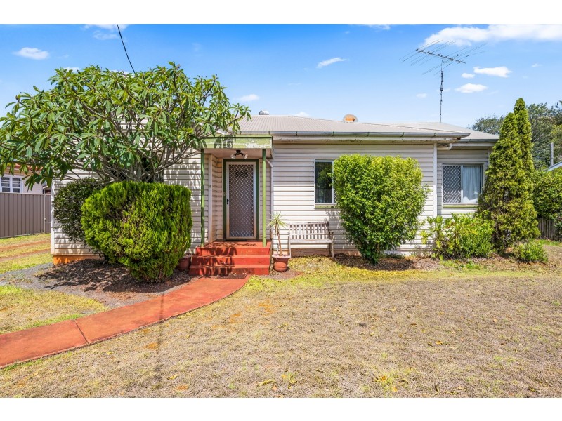 10 Phyllis Street, Harristown QLD 4350