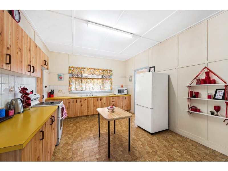 10 Phyllis Street, Harristown QLD 4350