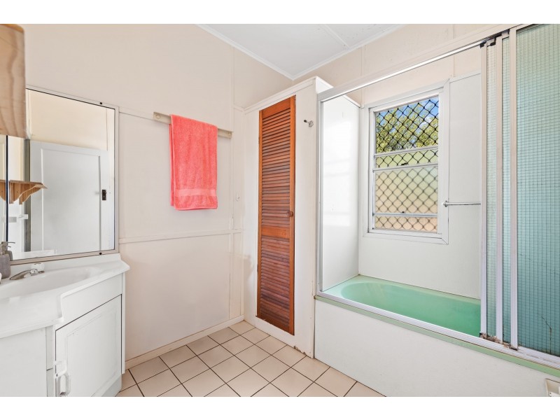 10 Phyllis Street, Harristown QLD 4350