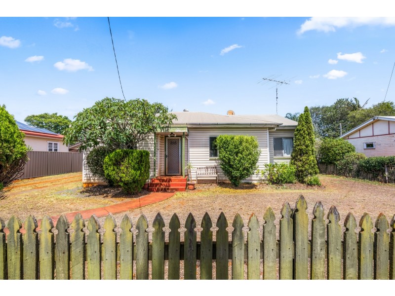 10 Phyllis Street, Harristown QLD 4350