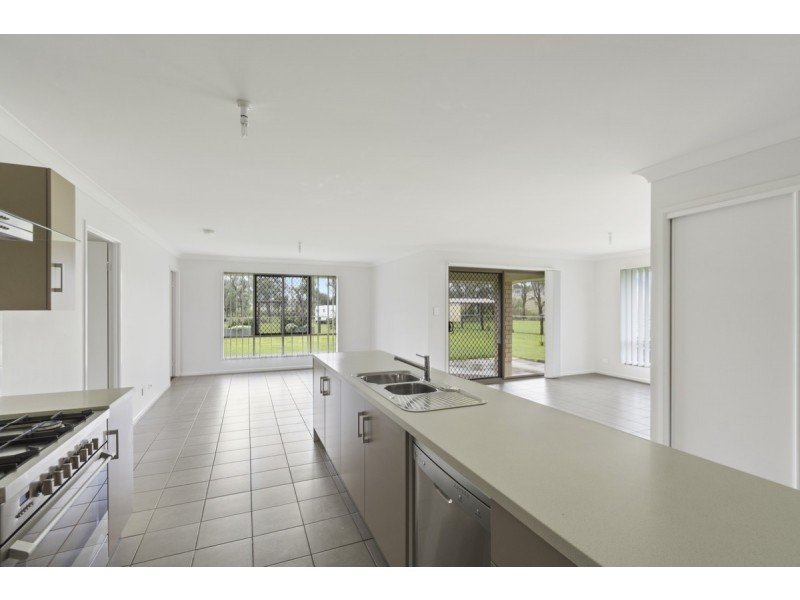 30 Phipps Drive, Meringandan West QLD 4352