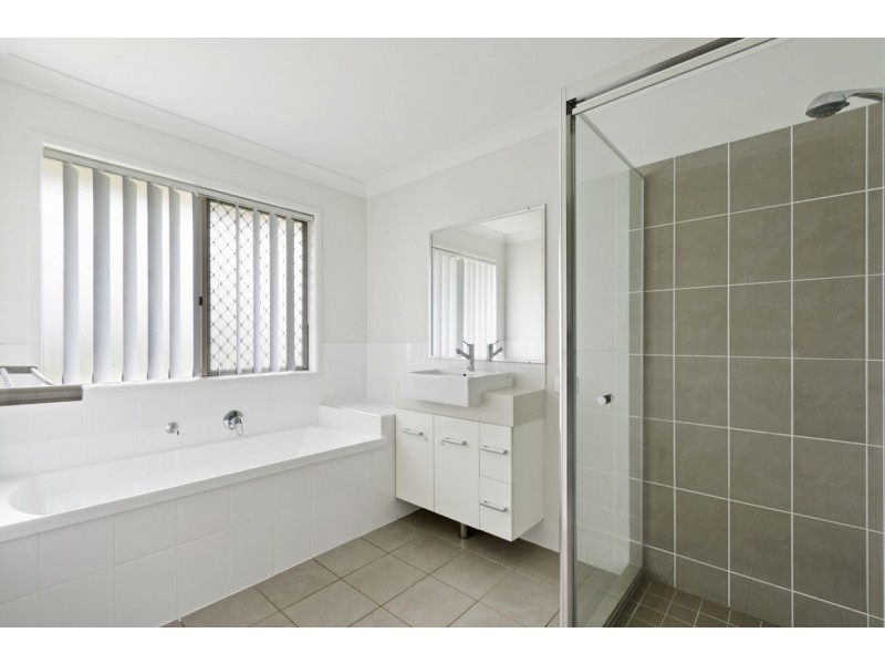 30 Phipps Drive, Meringandan West QLD 4352