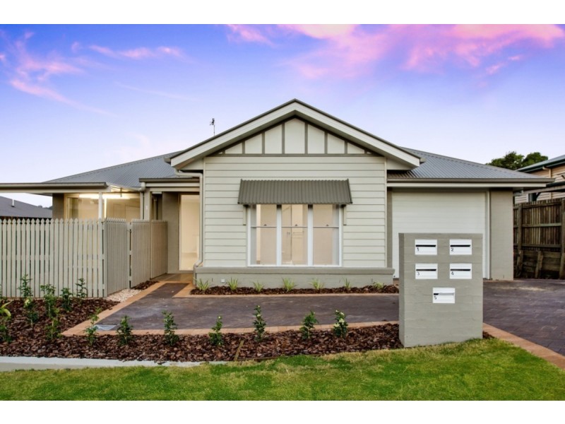 2/8 Brim Street, Newtown QLD 4350