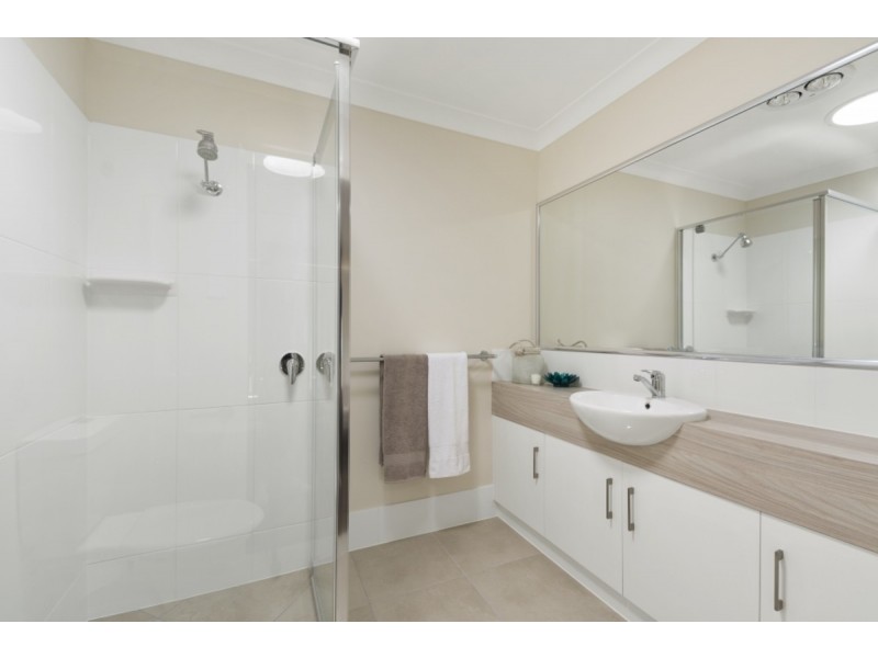 1/8 Brim Street, Newtown QLD 4350