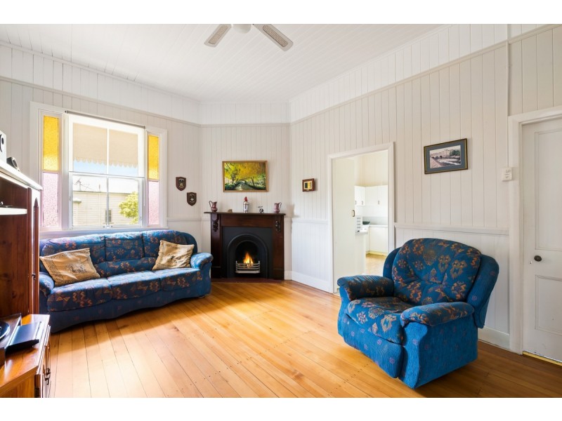 122 Taylor Street, Newtown QLD 4350