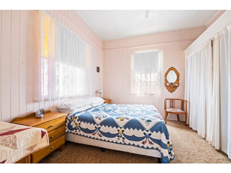 122 Taylor Street, Newtown QLD 4350