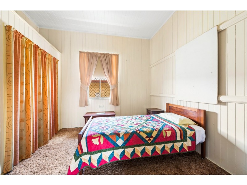 122 Taylor Street, Newtown QLD 4350