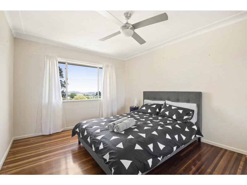 2 Esther Street, Mount Lofty QLD 4350