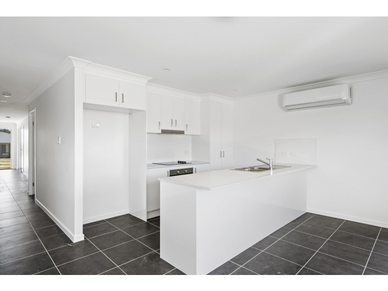 16 McInnes Cresent, Glenvale QLD 4350