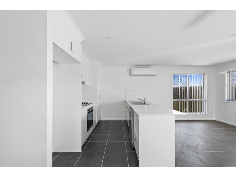 16 McInnes Cresent, Glenvale QLD 4350