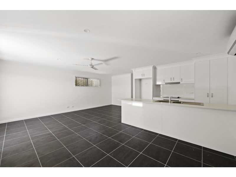 16 McInnes Cresent, Glenvale QLD 4350