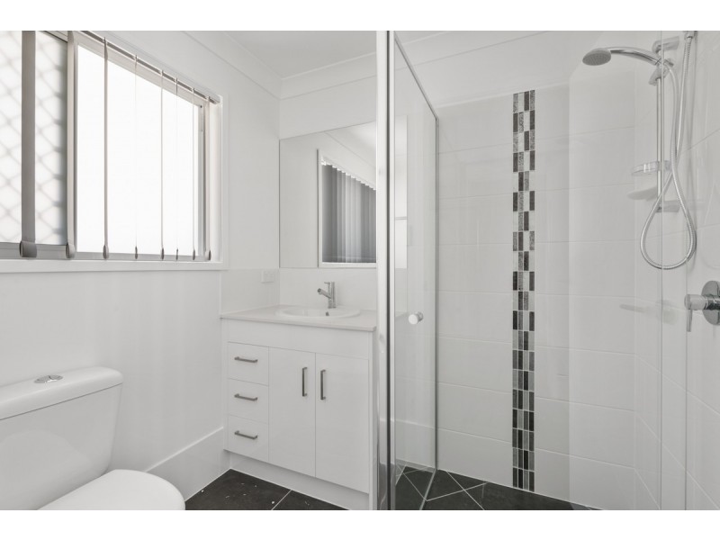 16 McInnes Cresent, Glenvale QLD 4350