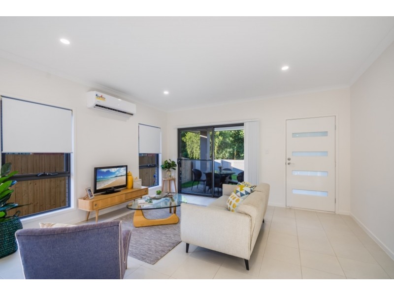 2/32A Wombyra Street, Newtown QLD 4350