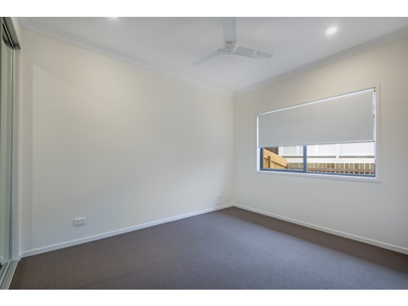 2/32A Wombyra Street, Newtown QLD 4350