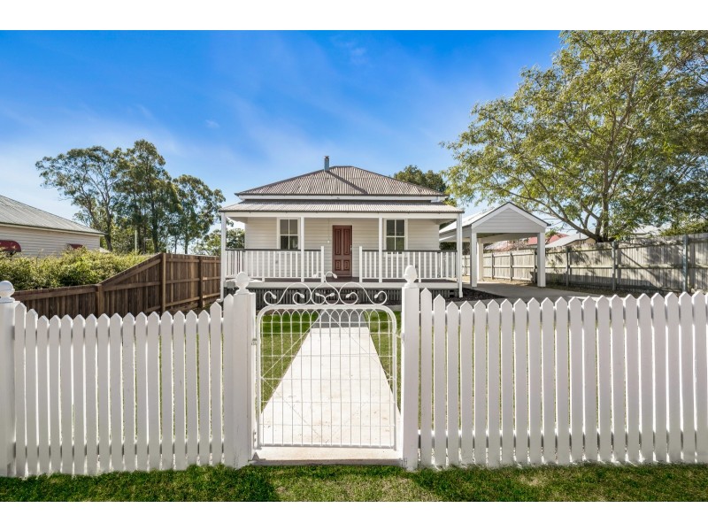 1 McCook Street, South Toowoomba QLD 4350