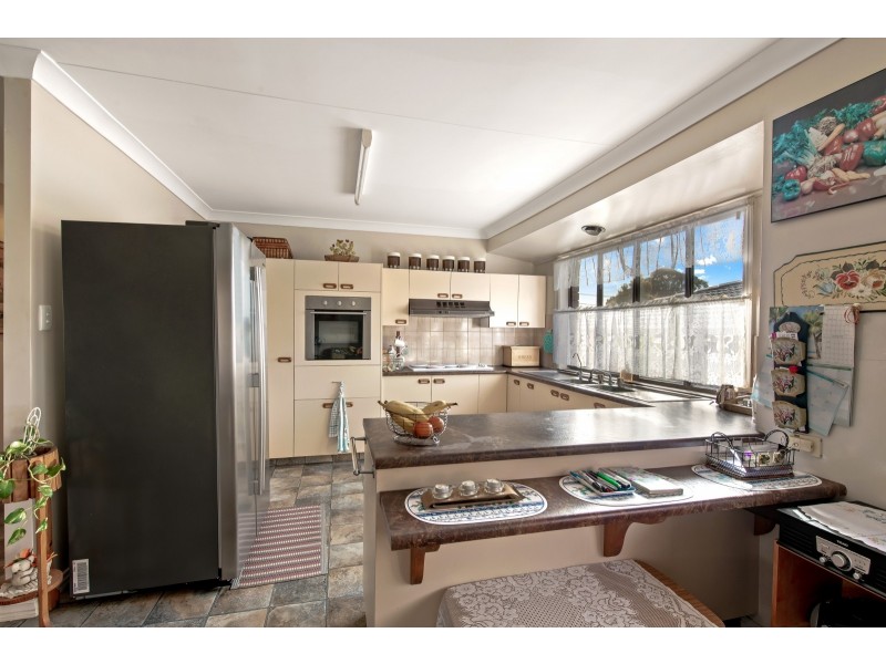 17 Damian Crescent, Kearneys Spring QLD 4350