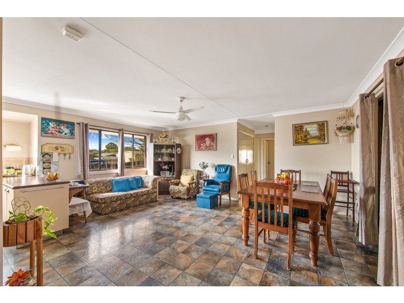 17 Damian Crescent, Kearneys Spring QLD 4350