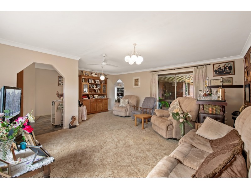 17 Damian Crescent, Kearneys Spring QLD 4350