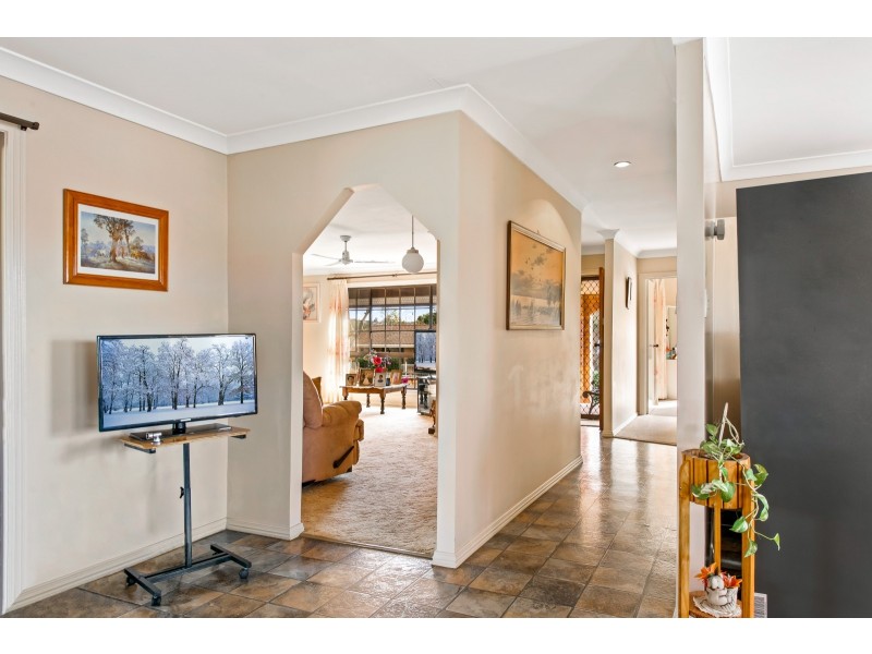 17 Damian Crescent, Kearneys Spring QLD 4350