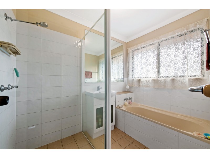 17 Damian Crescent, Kearneys Spring QLD 4350