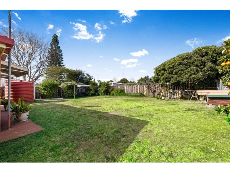 17 Damian Crescent, Kearneys Spring QLD 4350