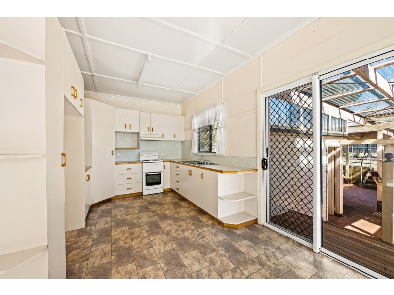 261 West Street, Harristown QLD 4350